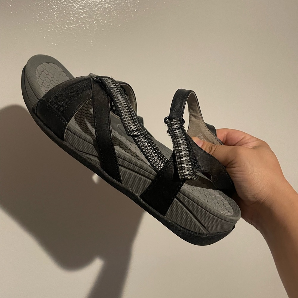 Black and Gray baretraps Sandals